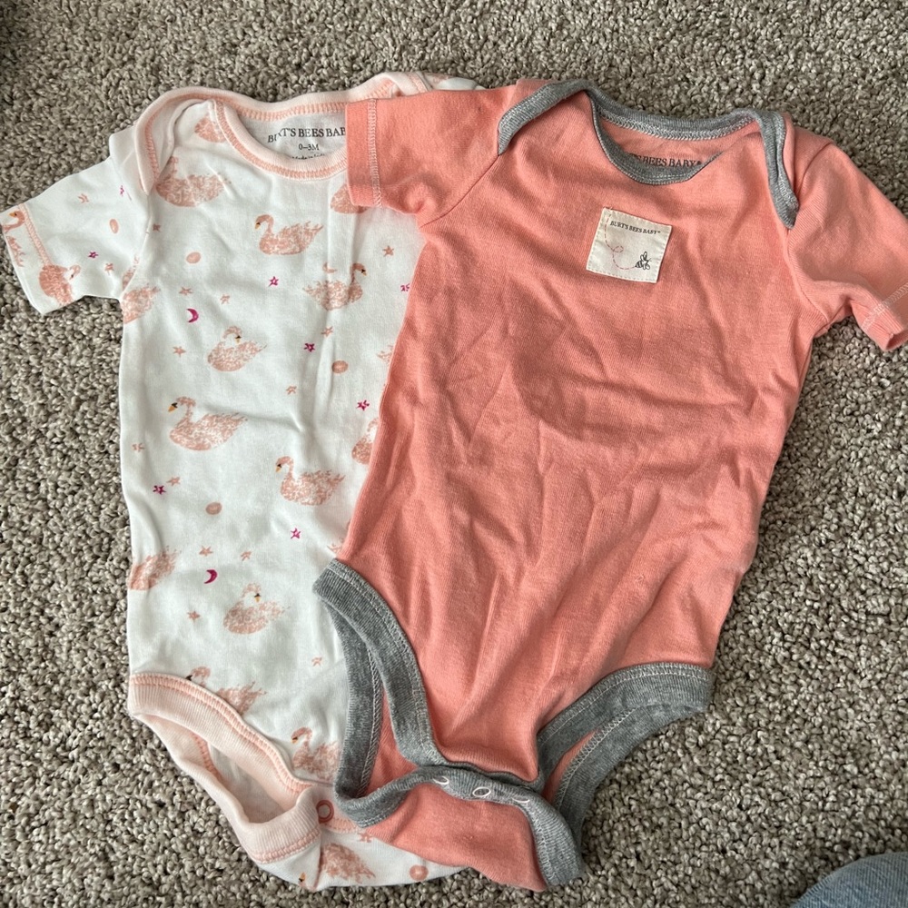 0-3 months Burt’s Bees onesie bundle